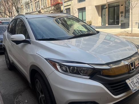 Used 2021 Honda HR-V EX image 10