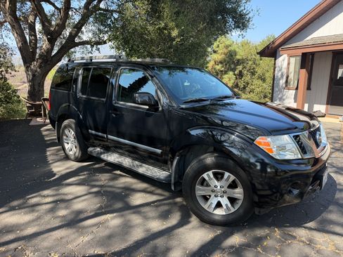 Used 2012 Nissan Pathfinder Silver RWD image 5