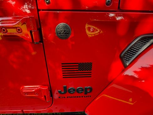 Used 2024 Jeep Gladiator Sport AWD/4WD image 24