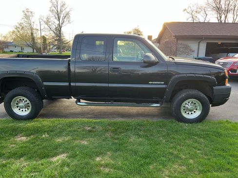 Used 2004 Chevrolet Silverado 2500 LT RWD image 4