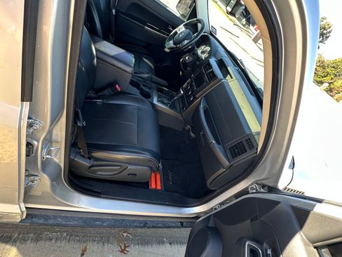 Used 2012 Jeep Liberty Limited Jet w/ Comfort/Convenience Group image 12