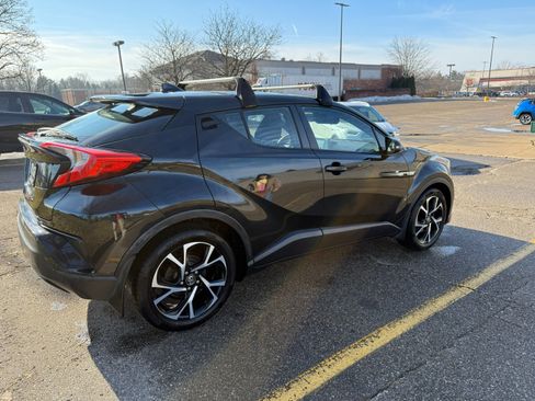 Used 2018 Toyota C-HR image 1