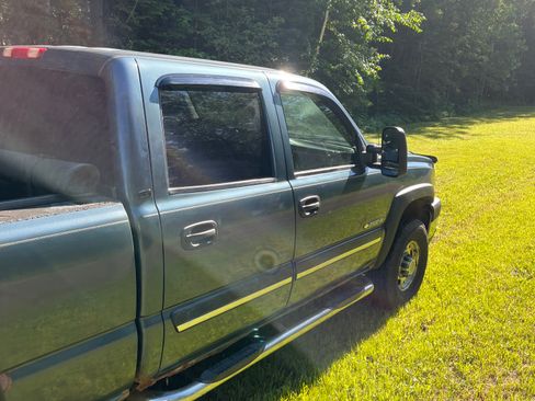 Used 2006 Chevrolet Silverado 2500 LT AWD/4WD image 4