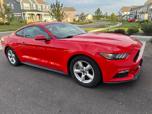 Used 2017 Ford Mustang Coupe RWD image 2