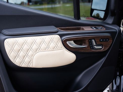 Used 2023 Mercedes-Benz Sprinter 3500 image 8