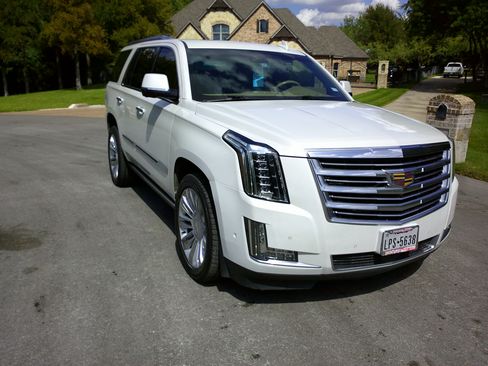 Used 2018 Cadillac Escalade Platinum image 12