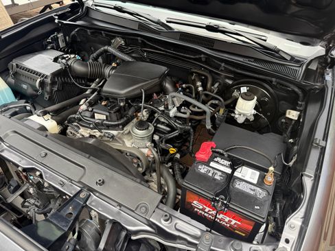 Used 2019 Toyota Tacoma SR5 RWD image 11