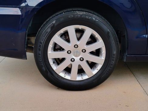 Used 2015 Chrysler Town & Country Touring image 22