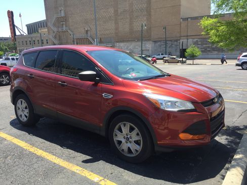 Used 2015 Ford Escape S FWD image 4
