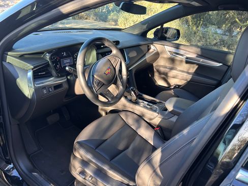 Used 2025 Cadillac XT5 Luxury image 4