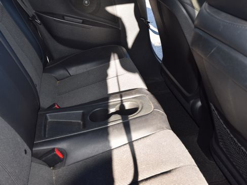 Used 2012 Hyundai Veloster w/ Style Pkg image 12