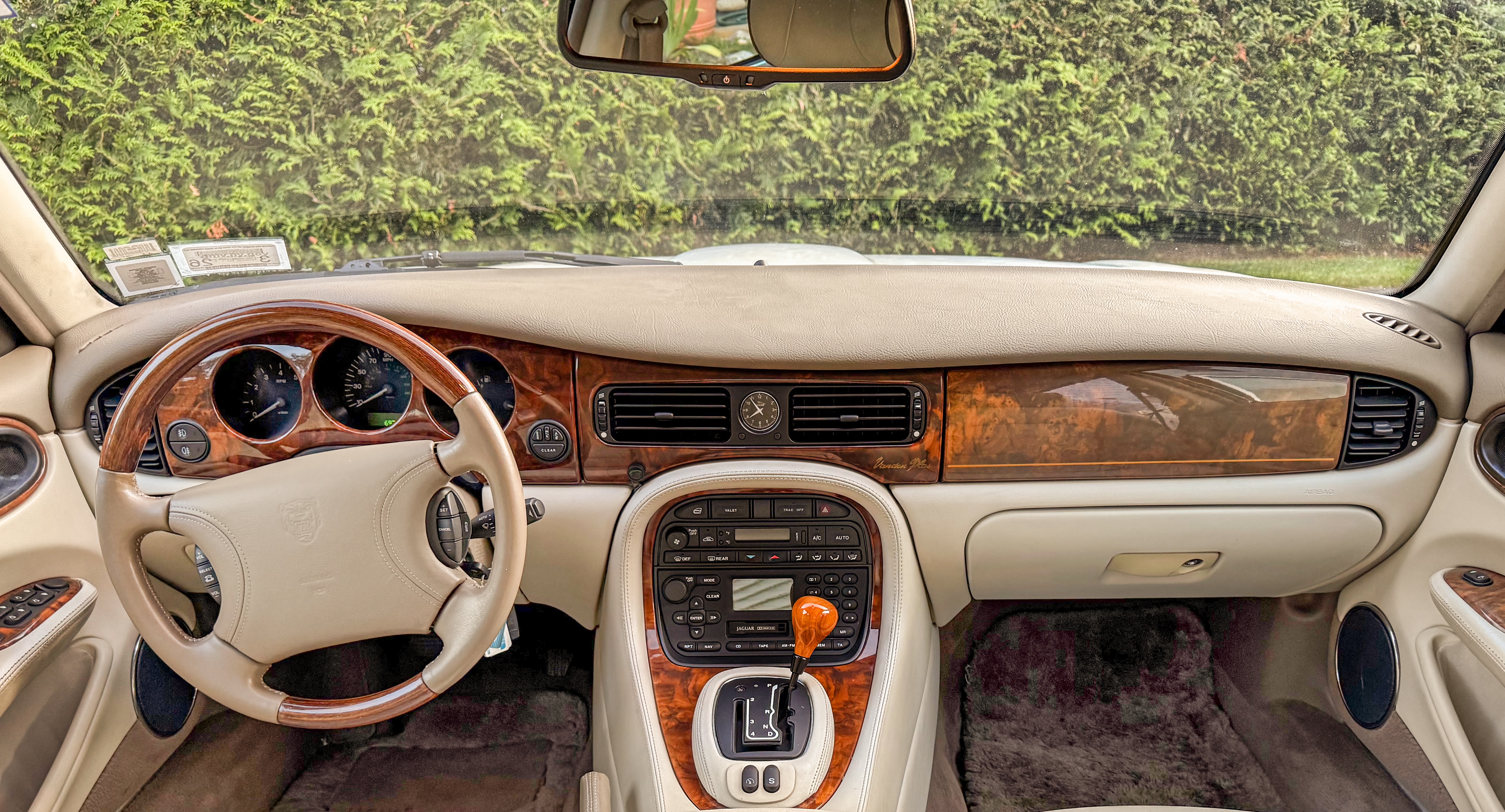 Used 2000 Jaguar XJ Vanden Plas RWD image 18