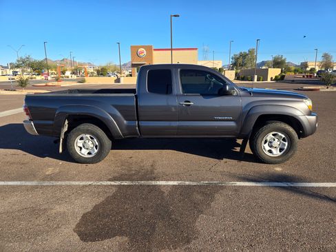 Used 2011 Toyota Tacoma PreRunner image 5