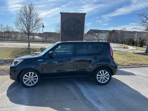 Used 2017 Kia Soul + w/ Audio Package image 2