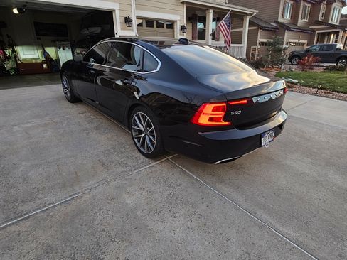 Used 2018 Volvo S90 T6 Momentum w/ Convenience Package image 4