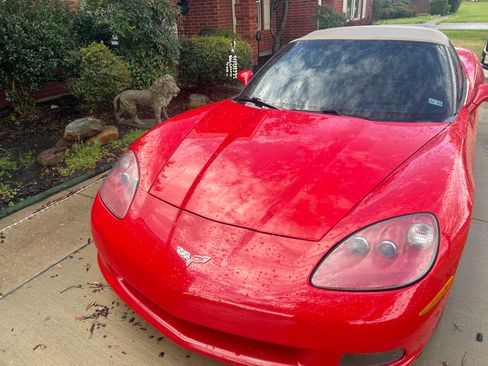 Used 2006 Chevrolet Corvette Convertible w/ Preferred Equipment Group image 2