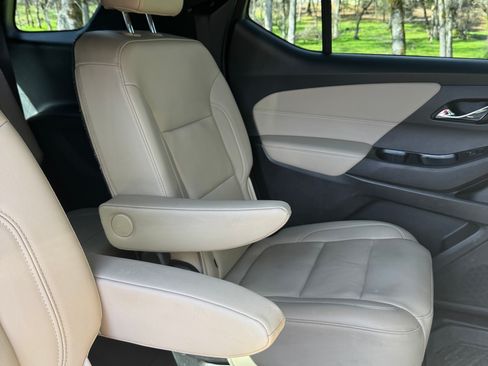 Used 2023 Chevrolet Traverse LT w/ LT Premium Package image 11