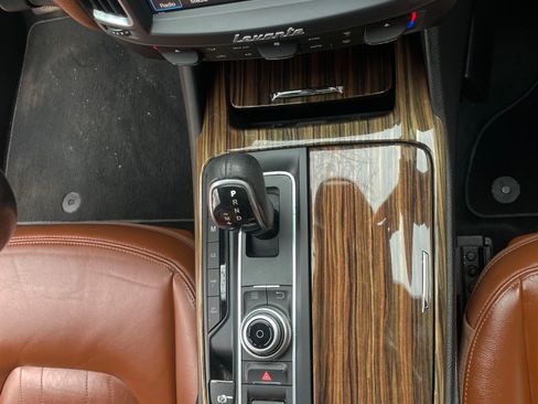 Used 2017 Maserati Levante image 21