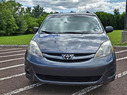 Used 2008 Toyota Sienna LE FWD image 2