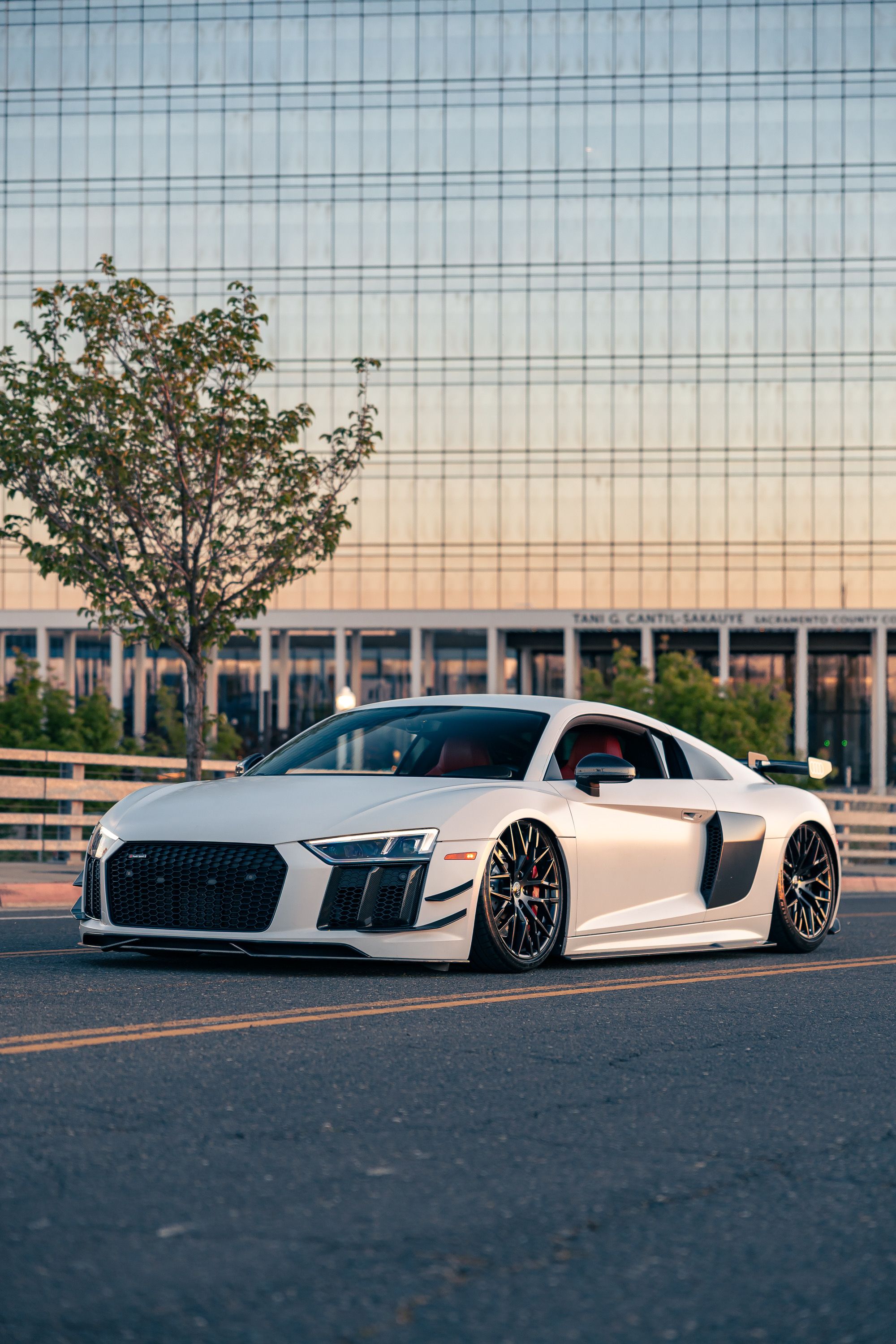 Used 2018 Audi R8 V10 w/ Premium Package RWD image 22