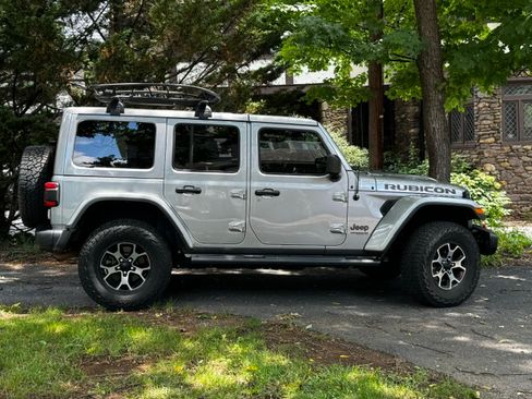 Used 2019 Jeep Wrangler Unlimited Rubicon AWD/4WD image 2