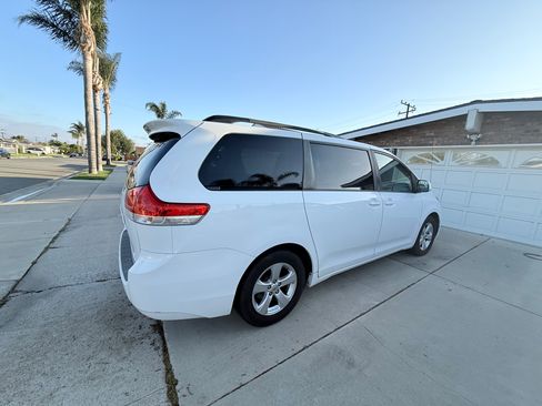 Used 2014 Toyota Sienna LE FWD image 5