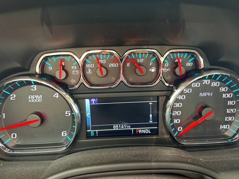 Used 2019 Chevrolet Suburban LT w/ LT Signature Package image 11