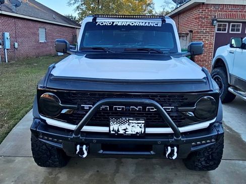 Used 2023 Ford Bronco Wildtrak image 2