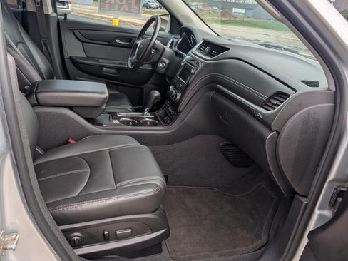 Used 2017 Chevrolet Traverse LT image 6