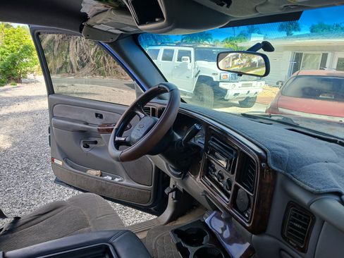 Used 2000 Chevrolet Silverado 1500 LS image 1