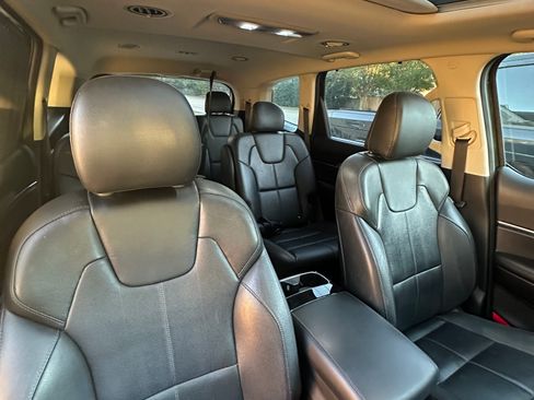Used 2020 Kia Telluride EX w/ EX Premium Package image 5