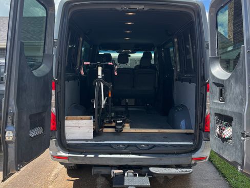 Used 2021 Mercedes-Benz Sprinter 2500 image 11