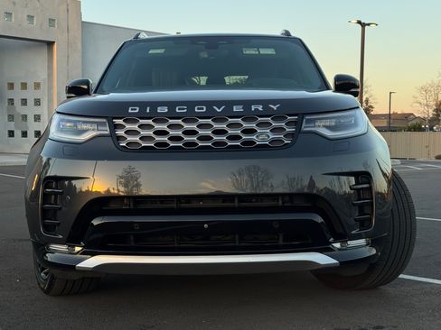 Used 2024 Land Rover Discovery Metropolitan Edition image 25