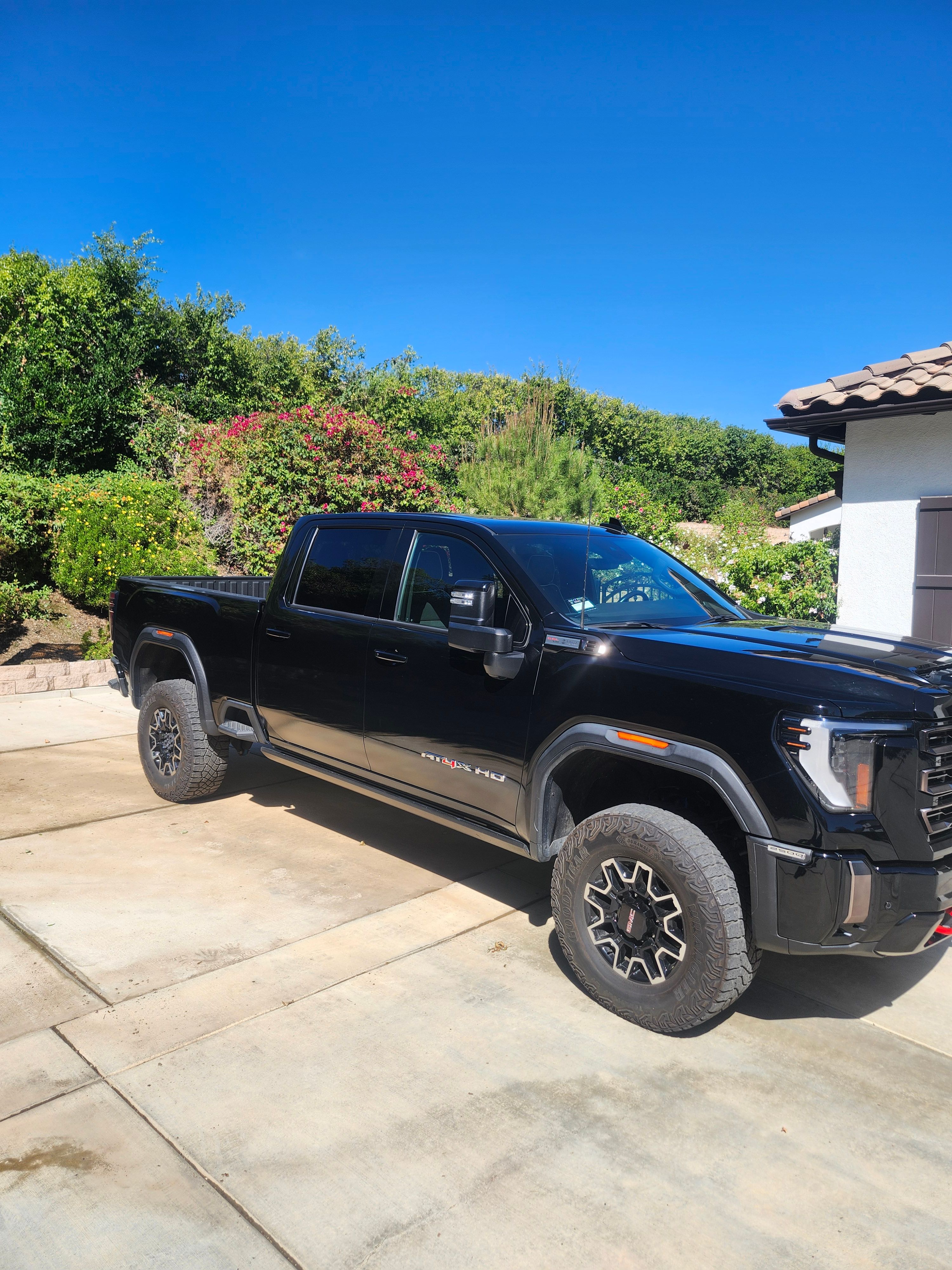 Used 2024 GMC Sierra 2500 AT4X AWD/4WD image 4