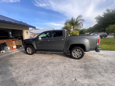 Used 2018 GMC Canyon SLT w/ Driver Alert Package AWD/4WD image 4