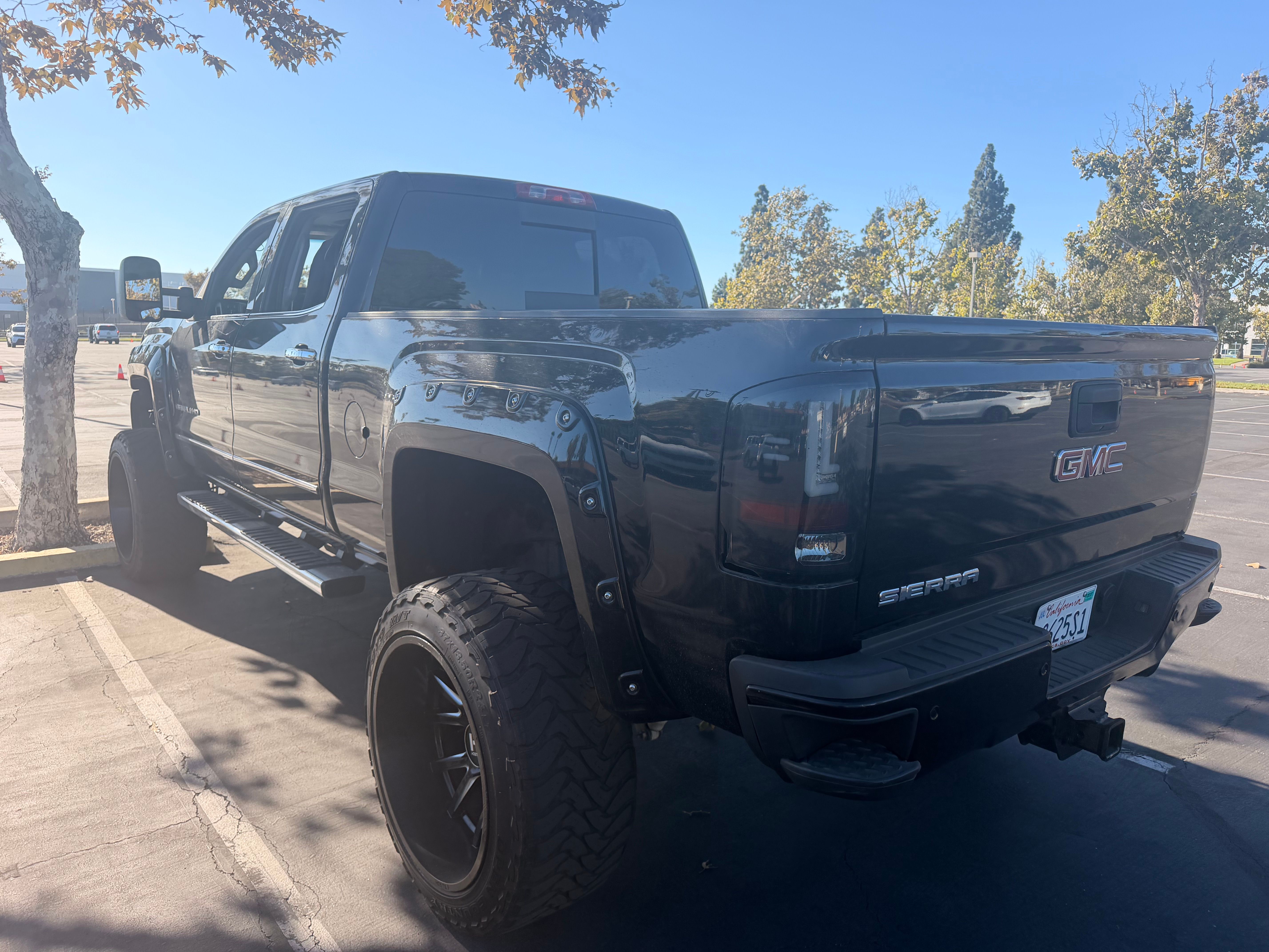 Used 2015 GMC Sierra 2500 Denali w/ Duramax Plus Package AWD/4WD image 17