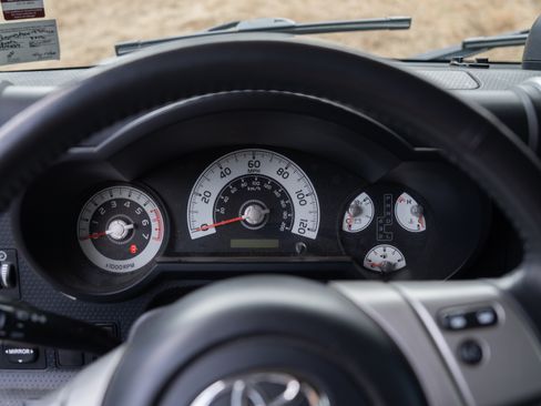 Used 2012 Toyota FJ Cruiser Sport Utility 2D w/ Upgrade Pkg image 21