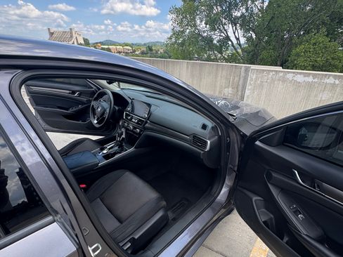 Used 2018 Honda Accord LX image 10