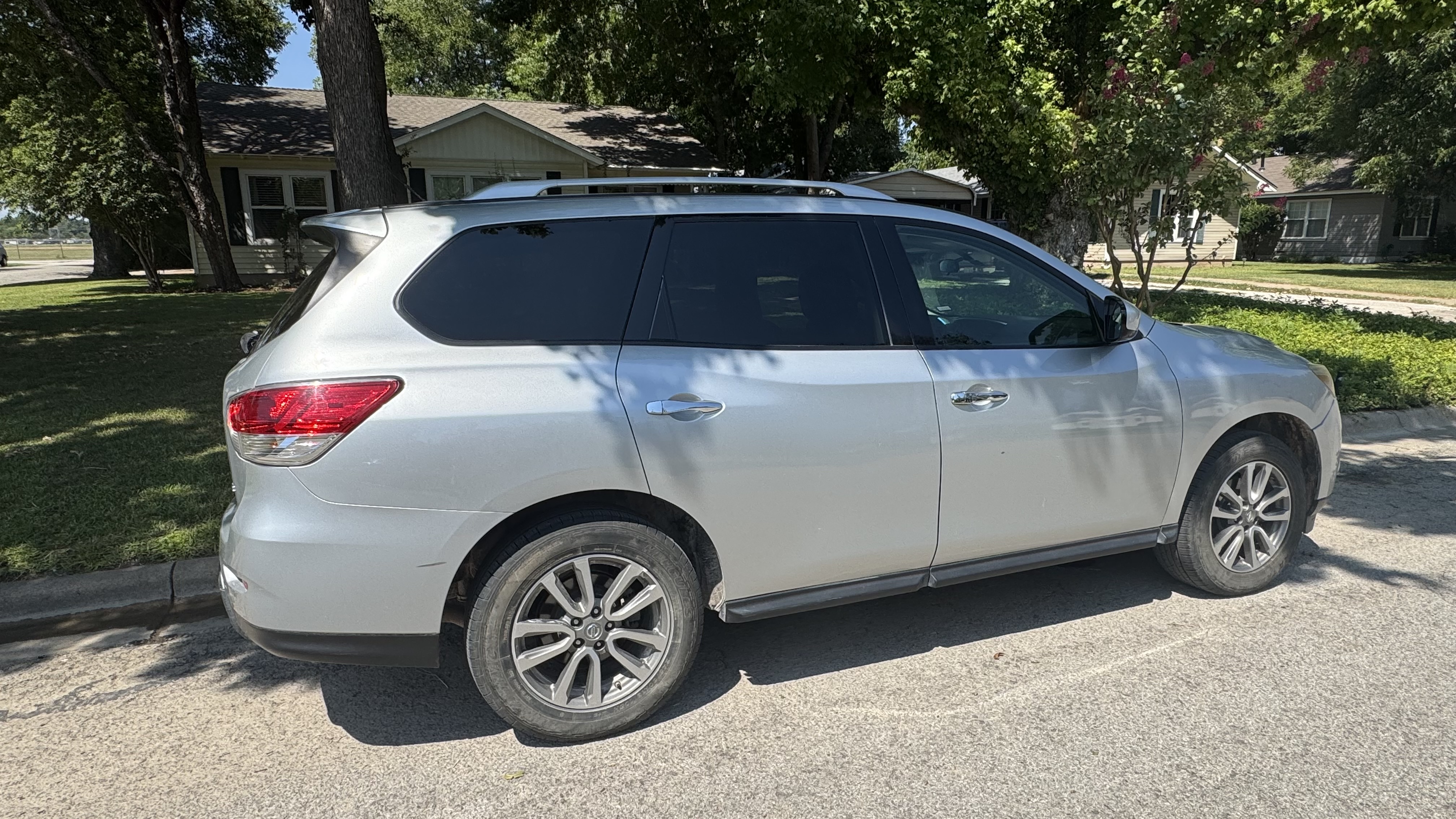 Used 2015 Nissan Pathfinder S FWD image 5