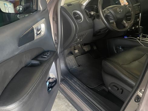 Used 2013 Nissan Pathfinder SV image 16