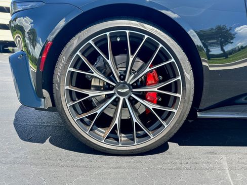 Used 2022 Aston Martin V8 Vantage Roadster image 11