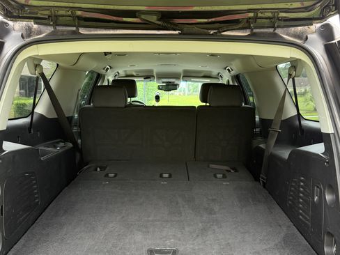 Used 2018 Chevrolet Suburban LT RWD image 8