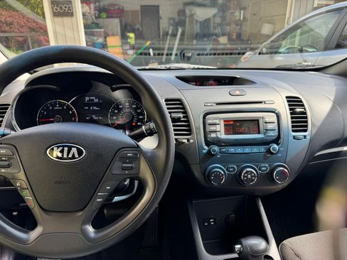 Used 2017 Kia Forte LX image 14