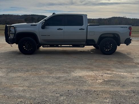 Used 2025 Chevrolet Silverado 2500 Custom w/ Custom Value Package image 5