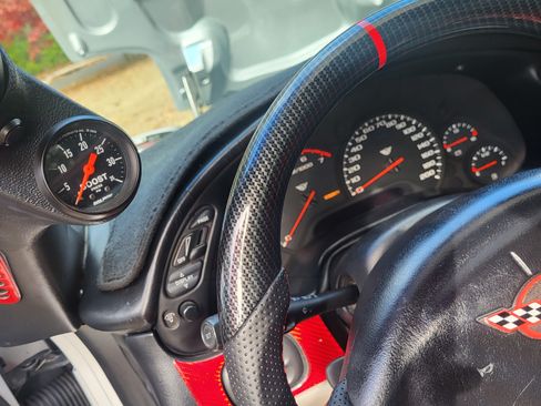 Used 2001 Chevrolet Corvette Convertible w/ Preferred Equipment Group2 image 12