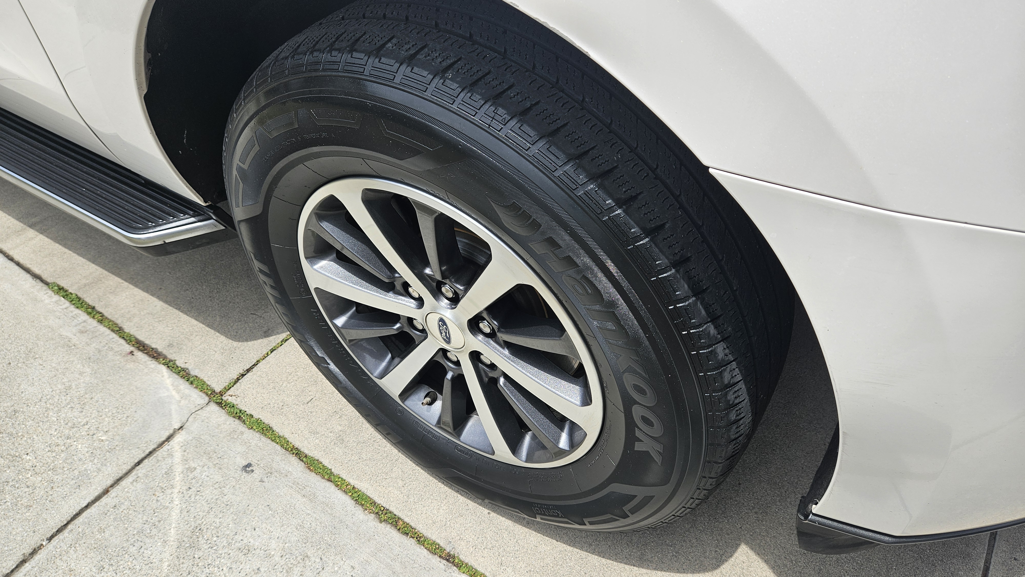 Used 2018 Ford Expedition Max XLT w/ Equipment Group 202A RWD image 13