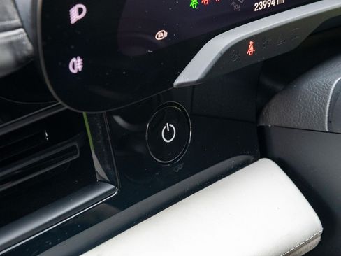 Used 2021 Porsche Taycan image 14