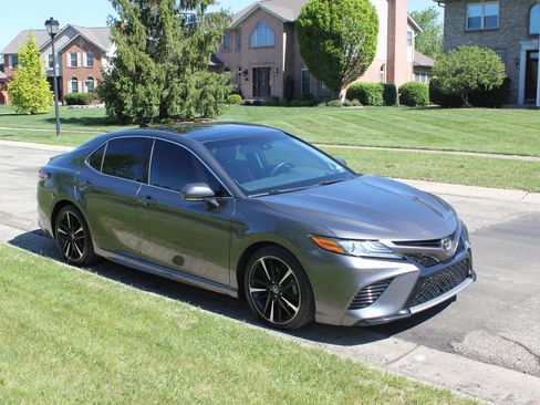 Used 2018 Toyota Camry XSE image 2