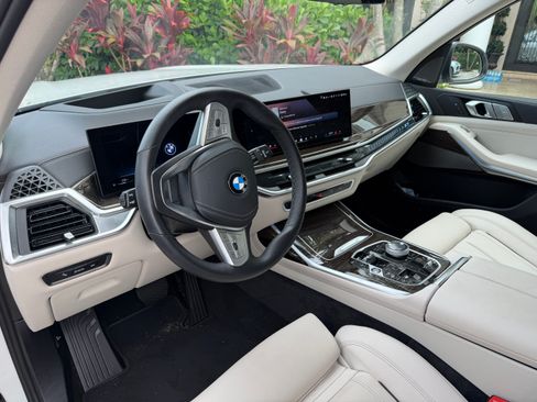 Used 2026 BMW X7 xDrive40i w/ Premium Package AWD/4WD image 9