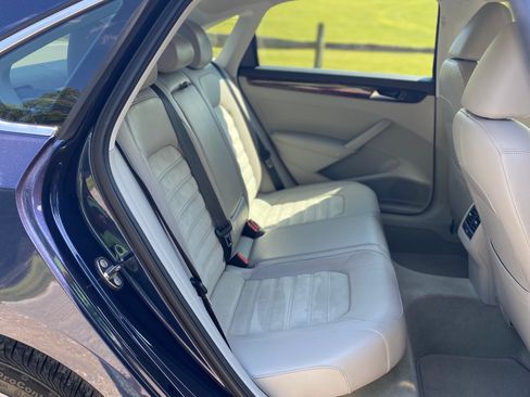 Used 2013 Volkswagen Passat TDI SEL Premium image 17